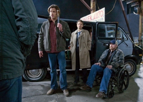 Still of Jim Beaver, Misha Collins and Jared Padalecki in Supernatural (2005)