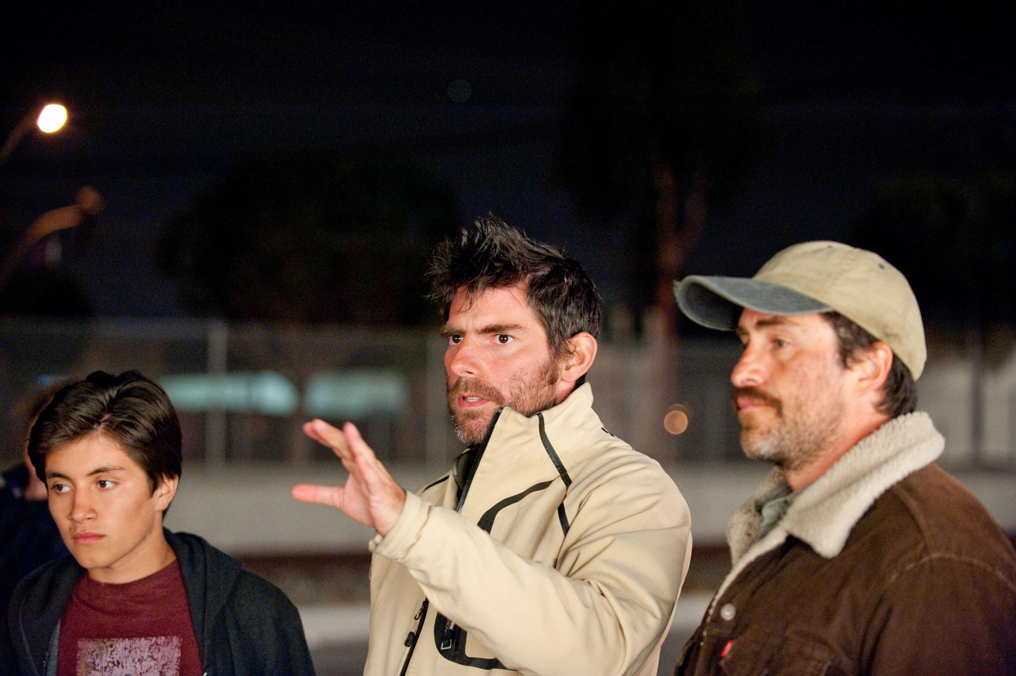 Still of Demian Bichir, Chris Weitz and José Julián in A Better Life (2011)