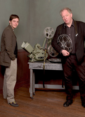 Wolfgang Becker and Daniel Brühl at event of Sudie, Leninai! (2003)