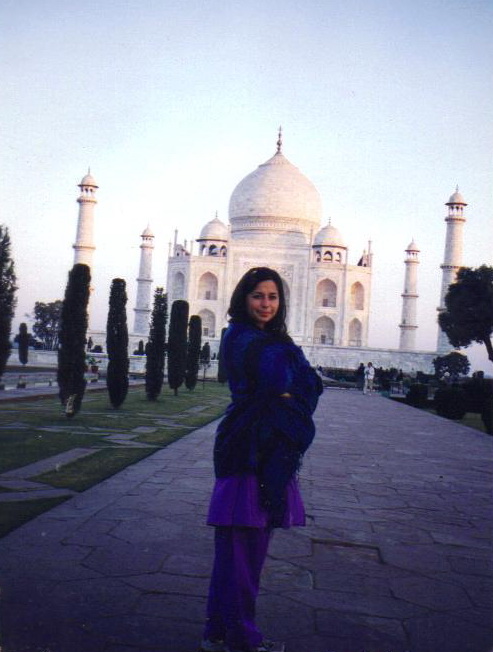 Yeniffer Behrens visits the Taj Mahal