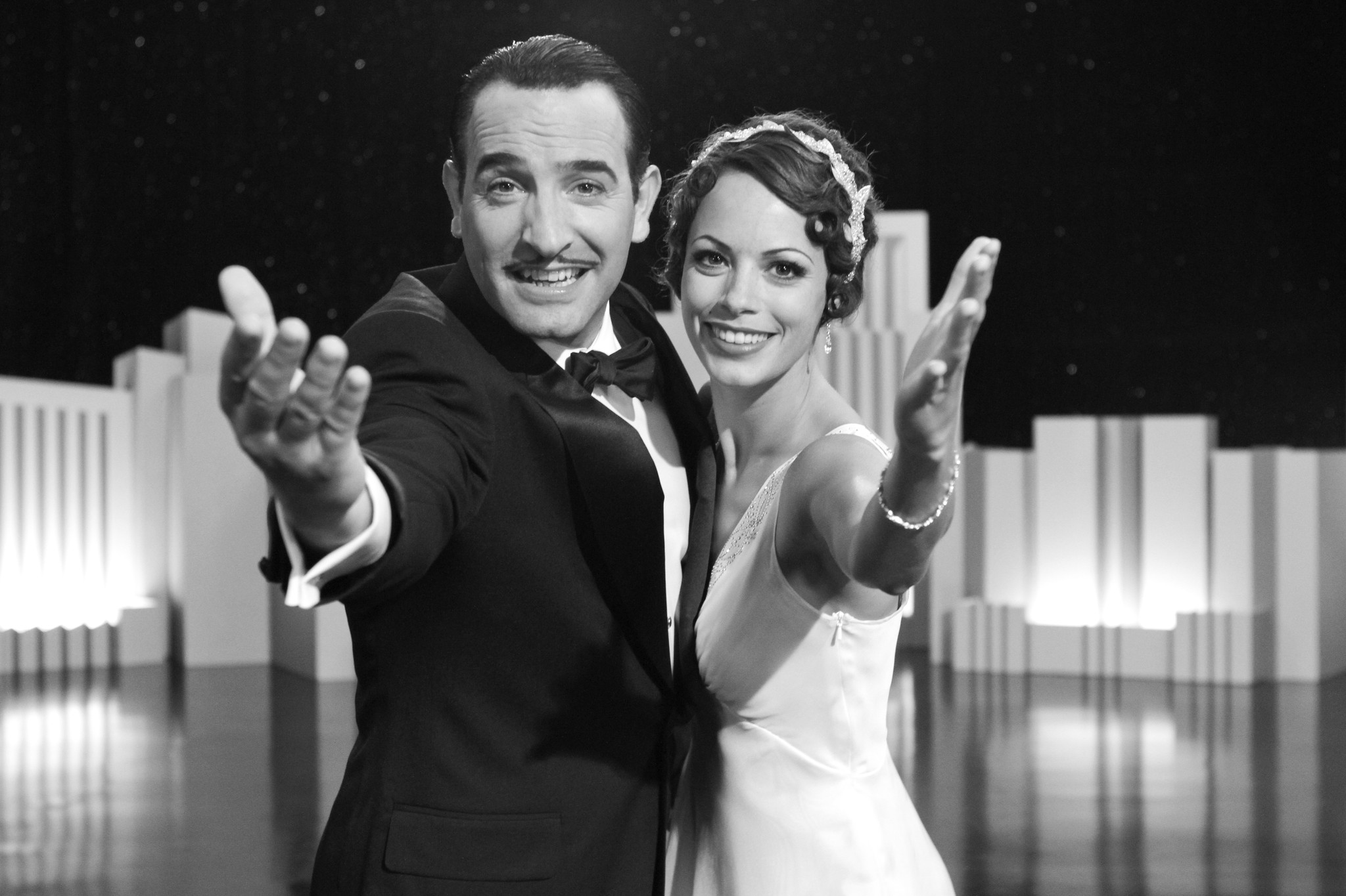 Still of Bérénice Bejo and Jean Dujardin in Artistas (2011)