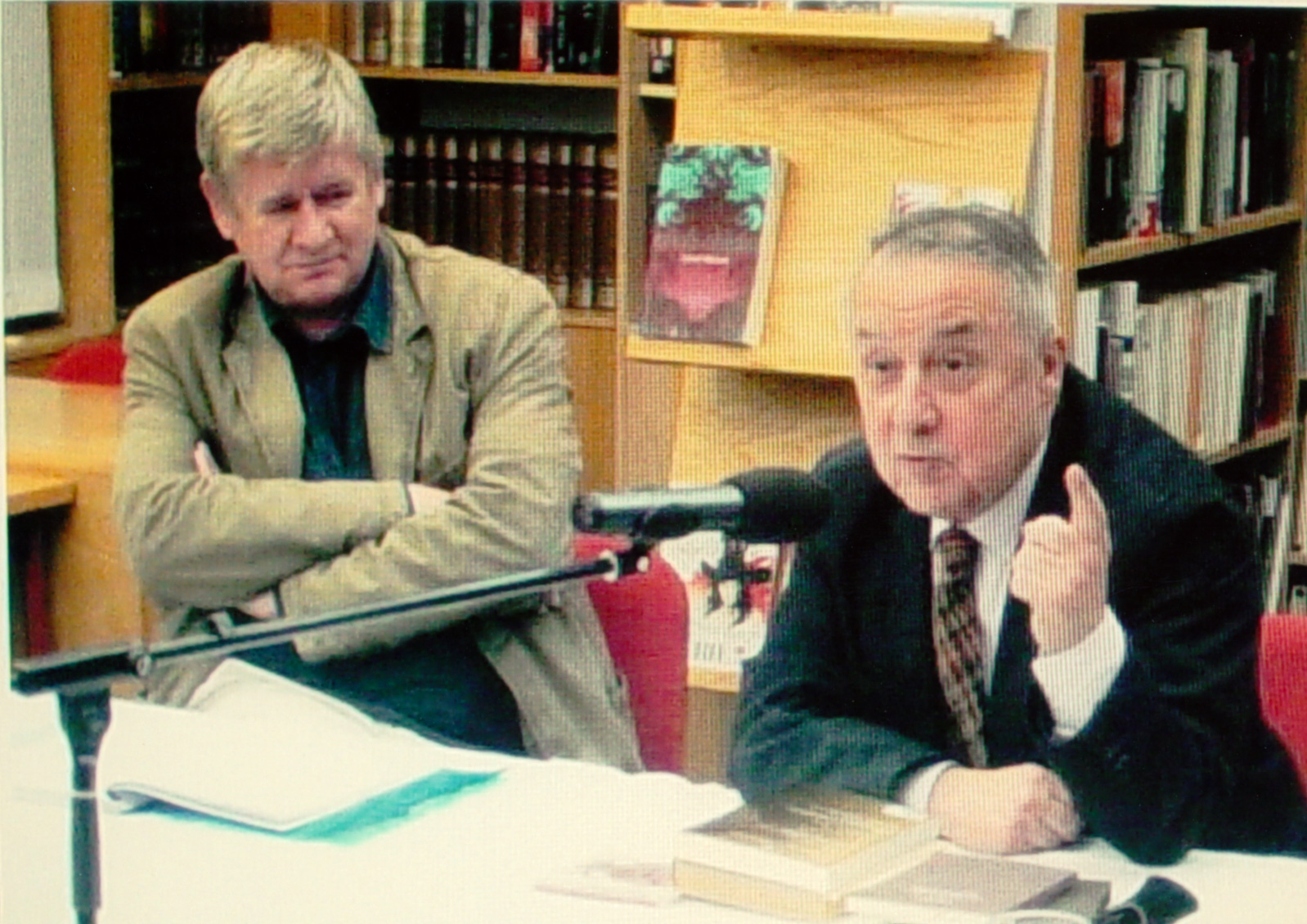 Akademik dr.prof.Ante Stamac /Gradska knjiznica Samobor, maj 2010./ promotion of the book of poems with a compact disc Vladimir Vidric: 