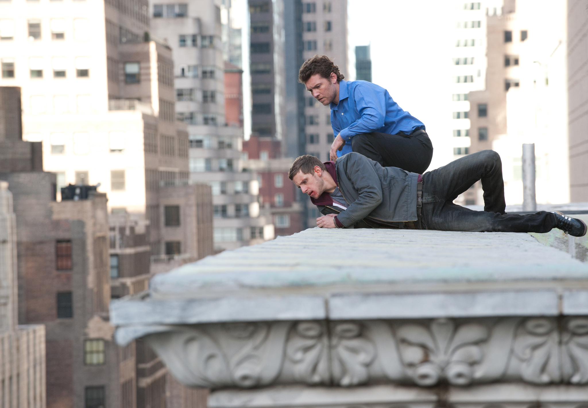 Still of Jamie Bell and Sam Worthington in Ant ribos (2012)