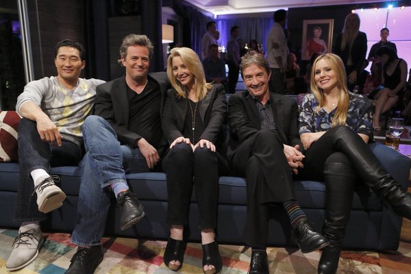 Still of Lisa Kudrow, Matthew Perry, Martin Short, Kristen Bell and Daniel Dae Kim in Hollywood Game Night (2013)