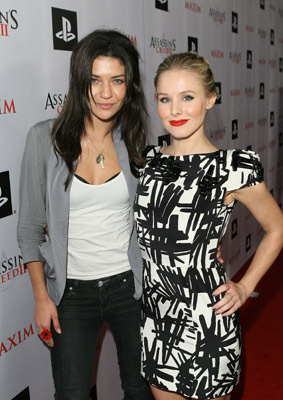 Kristen Bell and Jessica Szohr