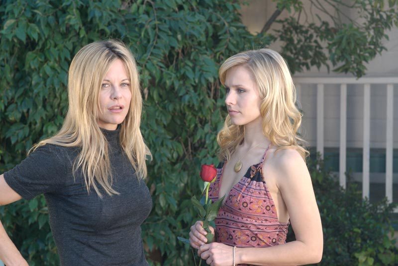 Still of Meg Ryan and Kristen Bell in Serious Moonlight (2009)