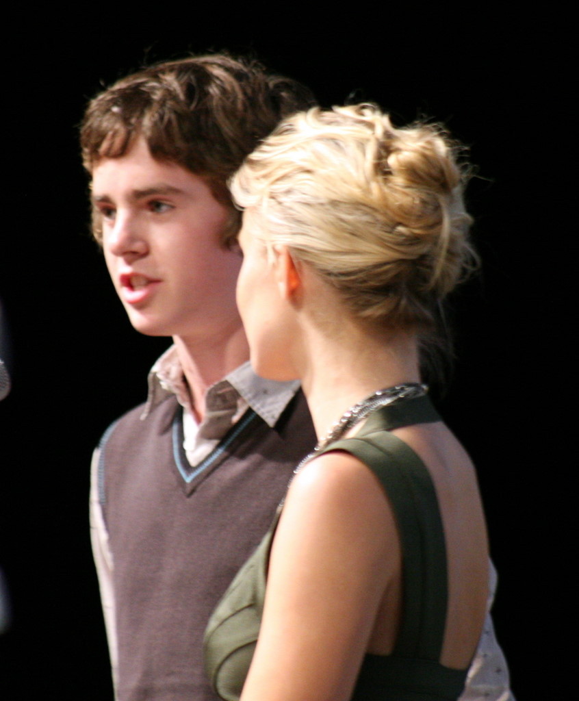 Kristen Bell and Freddie Highmore at event of Astro Boy (2009)