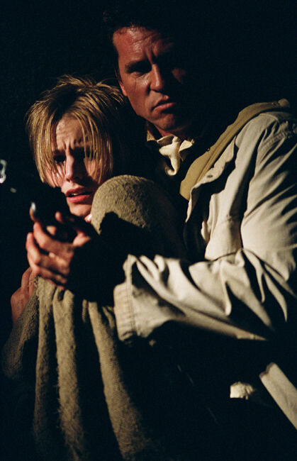 Still of Val Kilmer and Kristen Bell in Spartan (2004)