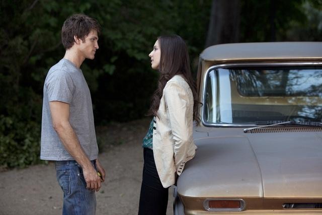 Still of Troian Bellisario and Keegan Allen in Jaunosios melages (2010)