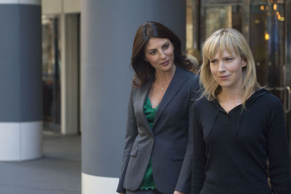 Still of Gina Bellman and Beth Riesgraf in Svieto lygintojai (2008)