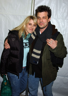 Andrea Bendewald and Mitch Rouse at event of Employee of the Month (2004)