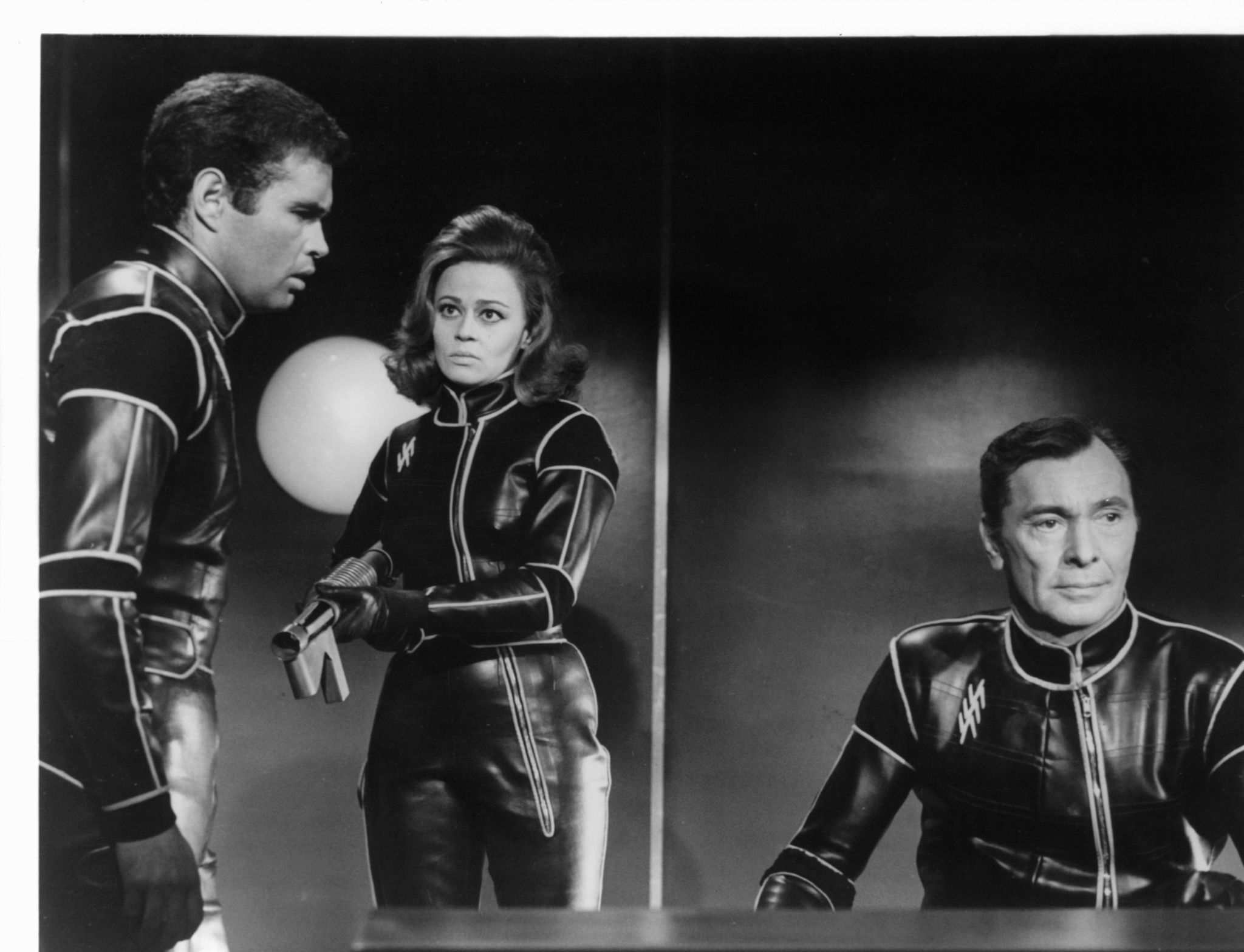 Still of Norma Bengell and Barry Sullivan in Terrore nello spazio (1965)