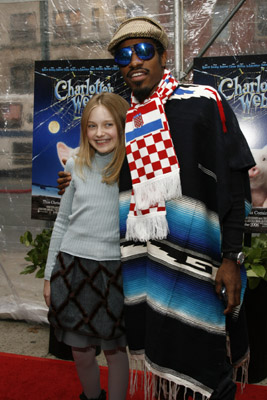 André Benjamin and Dakota Fanning at event of Charlotte's Web (2006)