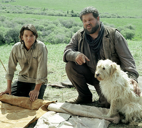 Still of Abraham Benrubi and Diego Luna in Open Range (2003)