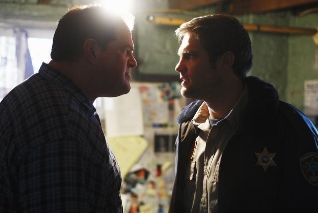 Still of Abraham Benrubi and Geoff Stults in Happy Town (2010)