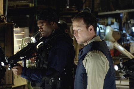Donnie Wahlberg and Lyriq Bent in Saw II (2005)