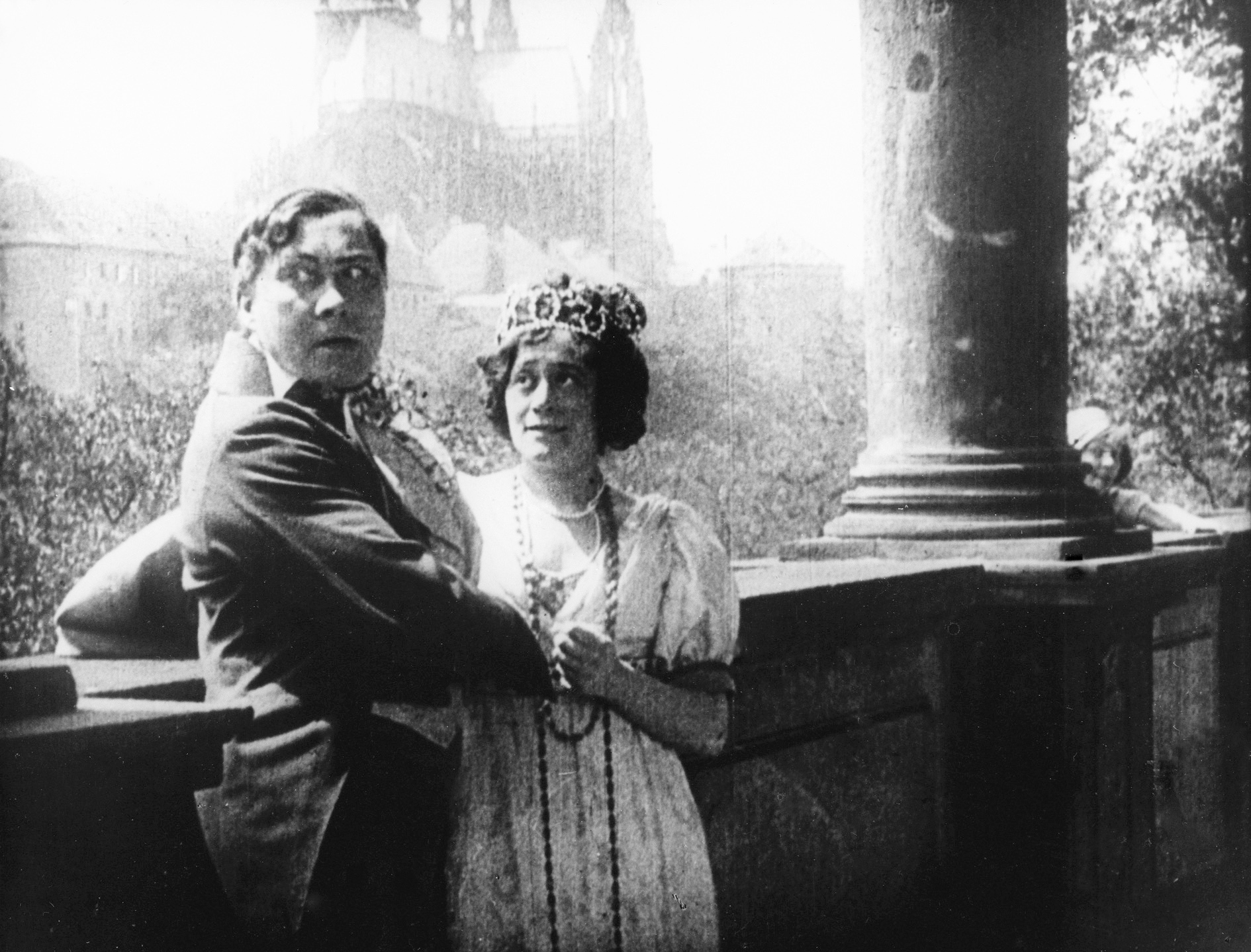 Still of Grete Berger and Paul Wegener in Der Student von Prag (1913)