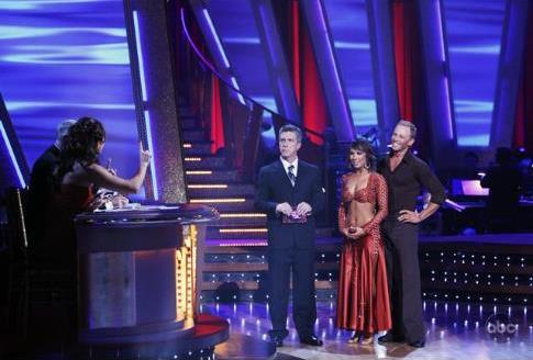 Still of Ian Ziering and Tom Bergeron in Dancing with the Stars (2005)