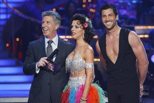 Still of Debi Mazar and Tom Bergeron in Dancing with the Stars (2005)