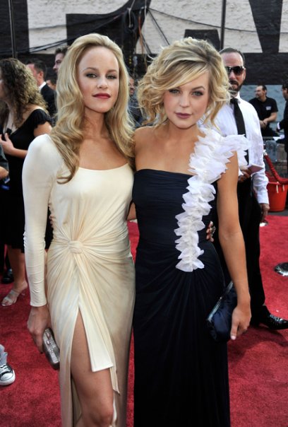 Actress Julie Marie Berman and Kirsten Storms at the Daytime Emmy Awards, 2009