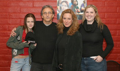 Elizabeth Perkins, Fred Berner and Kristen Stewart at event of Speak (2004)