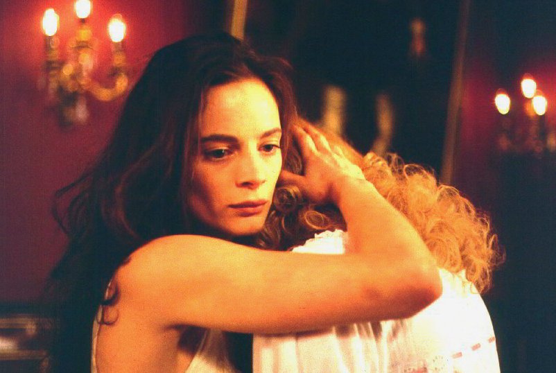 Gabrielle Anwar on the set of The Manor, the dark comedic tale directed by Berris.