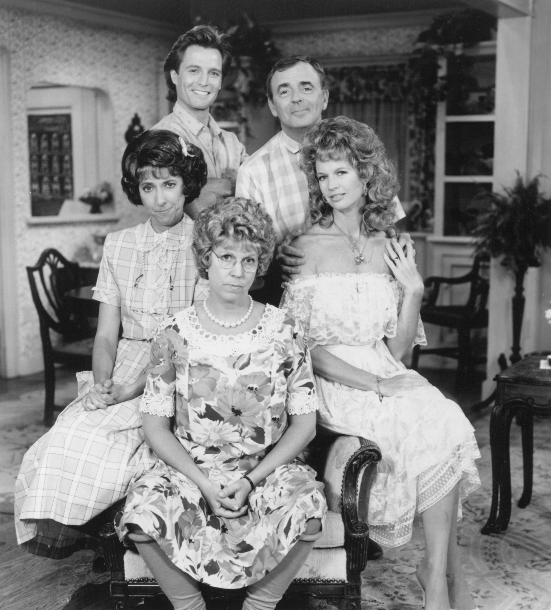Still of Beverly Archer, Ken Berry, Allan Kayser, Vicki Lawrence and Dorothy Lyman in Mama's Family (1983)