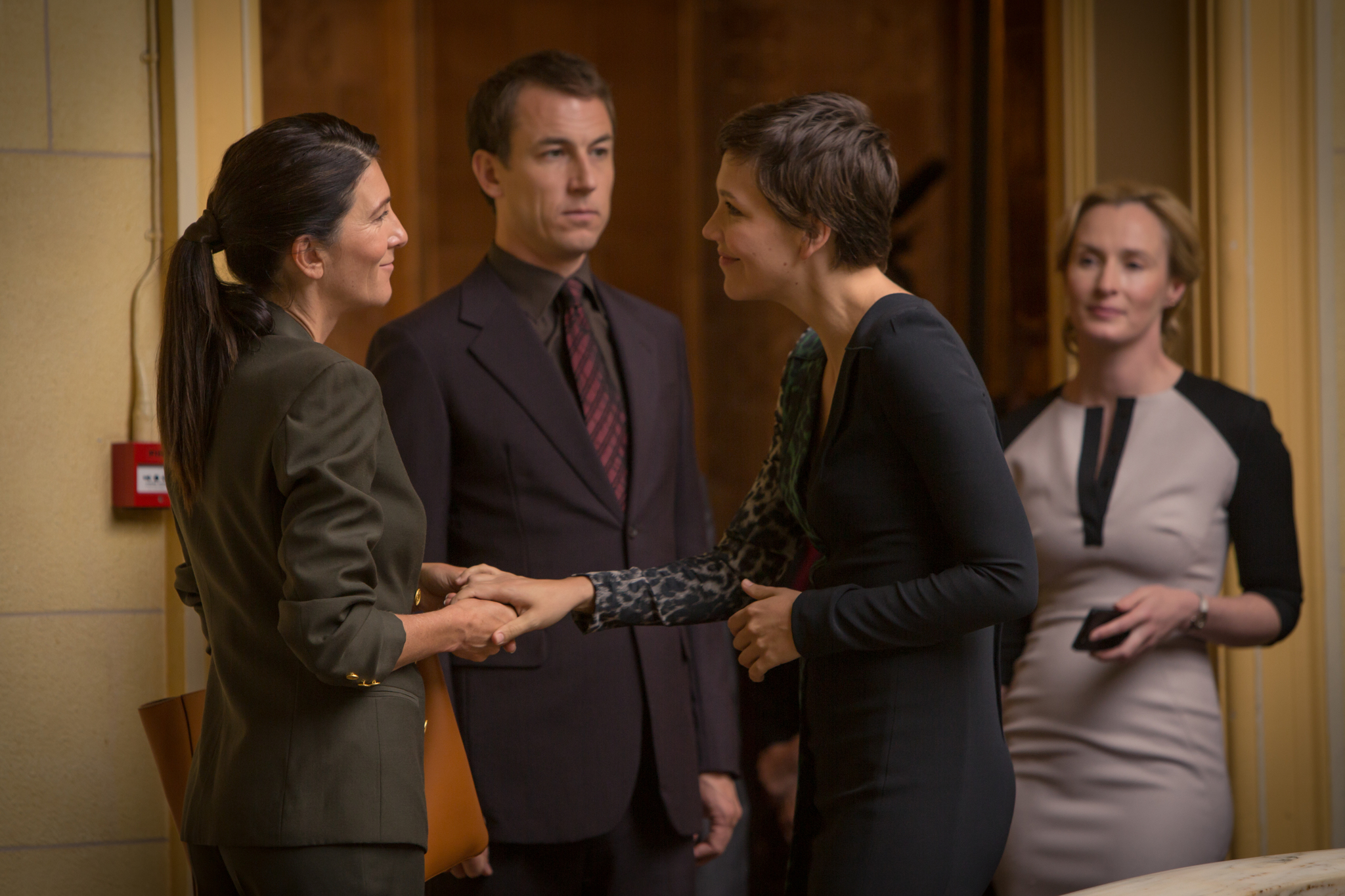 Still of Eve Best, Maggie Gyllenhaal, Tobias Menzies and Genevieve O'Reilly in The Honourable Woman (2014)