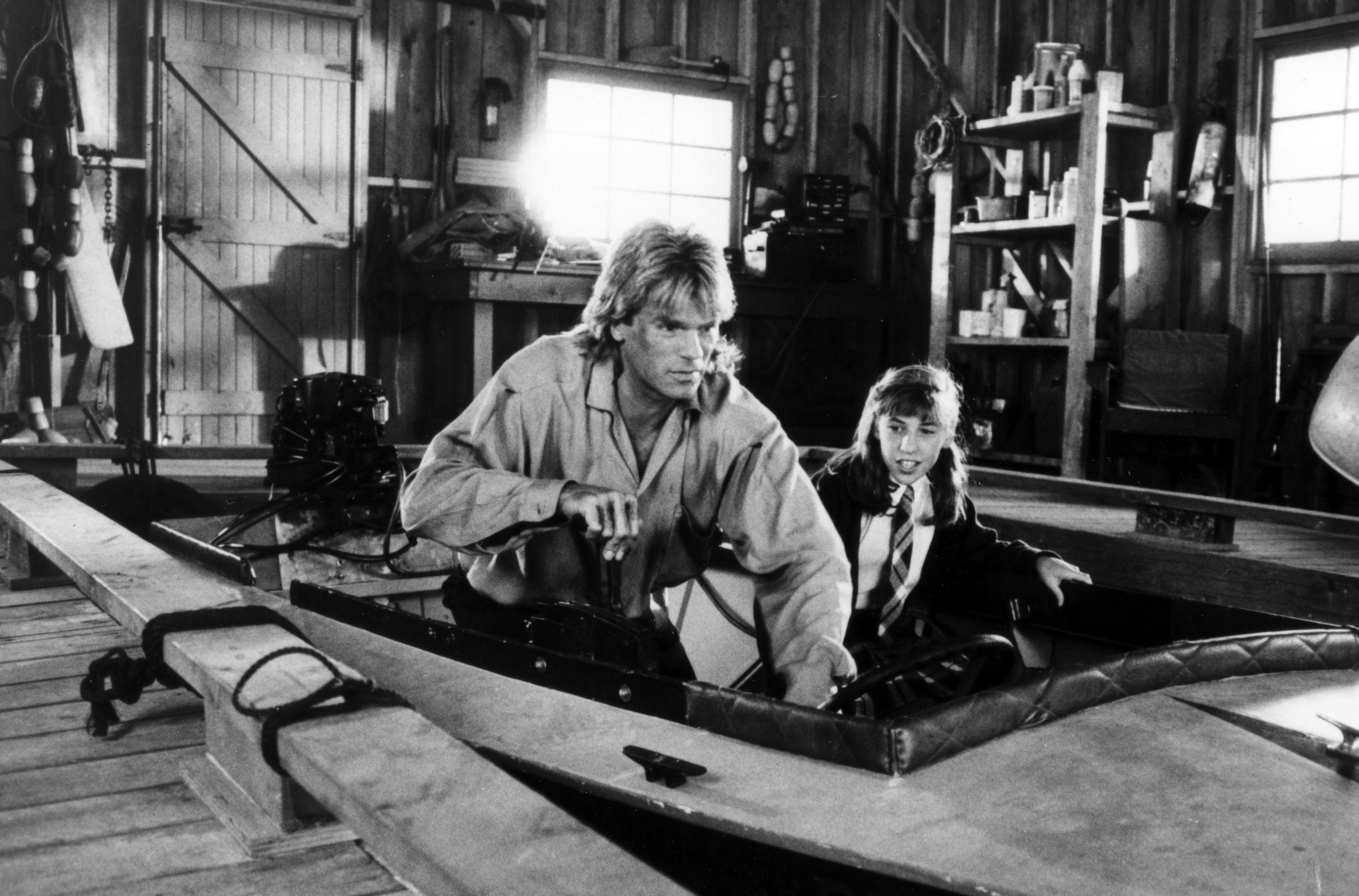 Still of Richard Dean Anderson and Mayim Bialik in MacGyver (1985)
