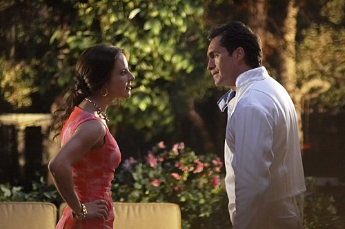 Still of Demian Bichir and Kate del Castillo in Weeds (2005)