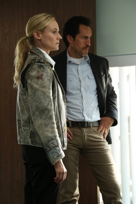 Still of Demian Bichir and Diane Kruger in The Bridge (2013)