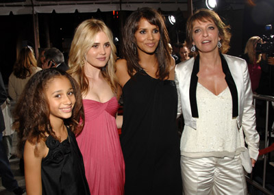 Halle Berry, Susanne Bier, Alison Lohman and Alexis Llewellyn at event of Things We Lost in the Fire (2007)