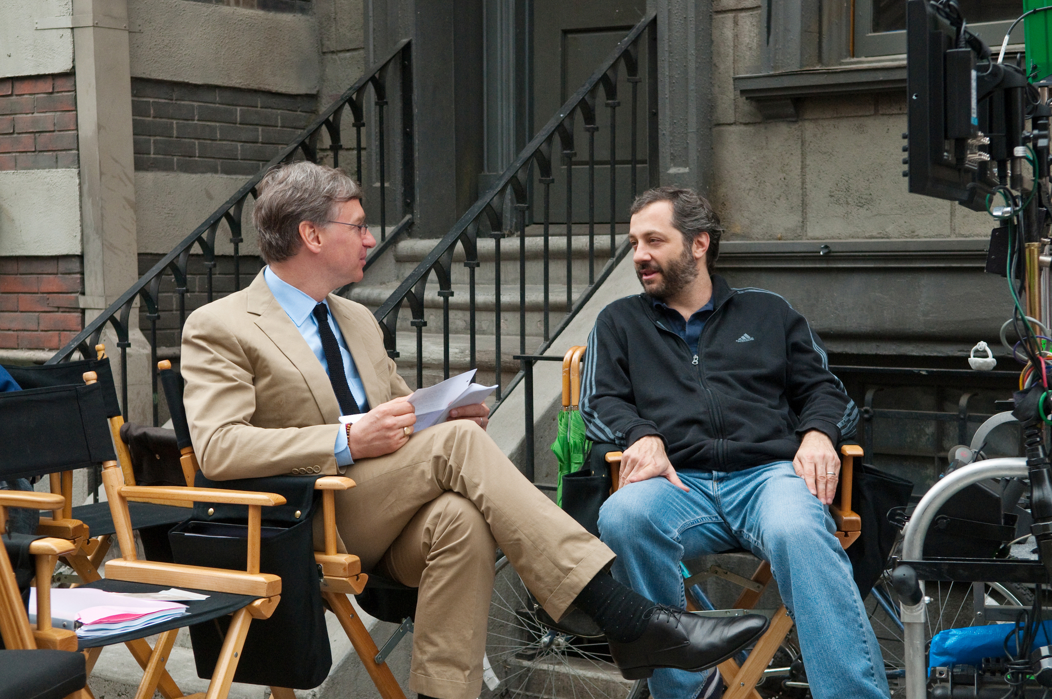 Still of Judd Apatow and Paul Feig in Sunokusios pamerges (2011)