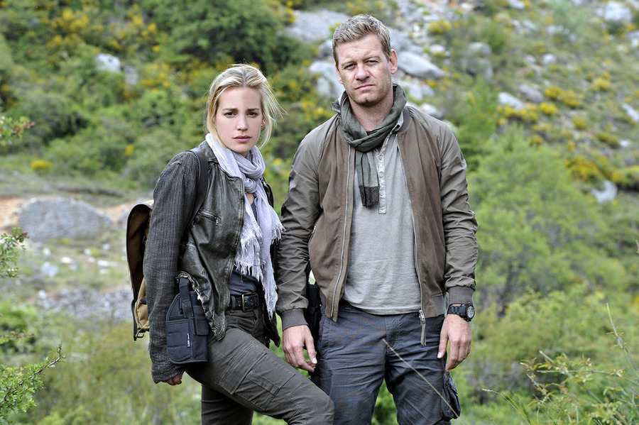 Still of Piper Perabo and Nic Bishop in Covert Affairs (2010)