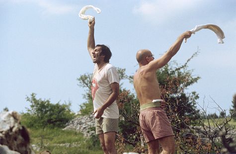 Still of Rene Bitorajac and Branko Djuric in No Man's Land (2001)