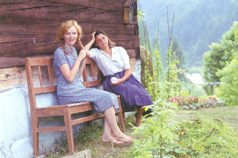 Still of Iva Bittová and Anna Geislerová in Zelary (2003)