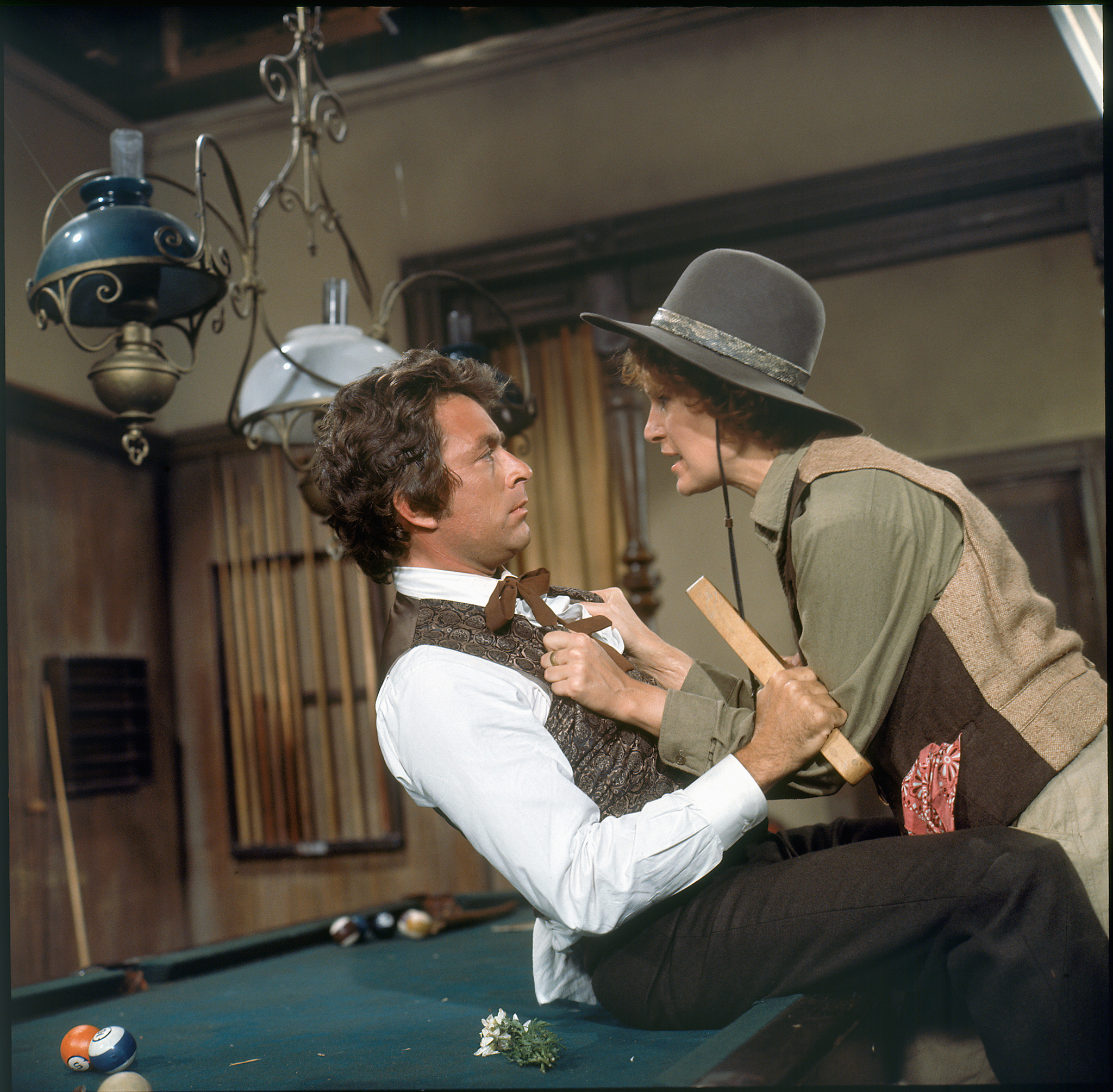 Still of Bill Bixby and Susan Clark in The Apple Dumpling Gang (1975)