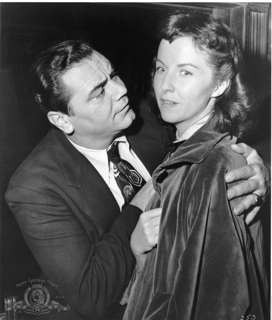 Still of Ernest Borgnine and Betsy Blair in Marty (1955)