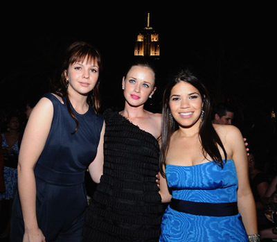 Alexis Bledel, Amber Tamblyn and America Ferrera at event of The Sisterhood of the Traveling Pants 2 (2008)