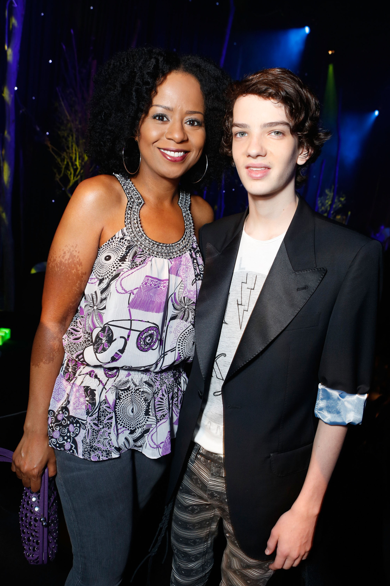 Tempestt Bledsoe and Kodi Smit-McPhee at event of Paranormanas (2012)