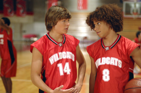 Still of Corbin Bleu and Zac Efron in High School Musical (2006)