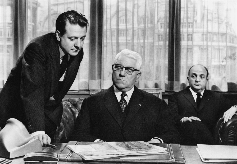 Still of Bernard Blier, Jean Desailly and Jean Gabin in Les grandes familles (1958)