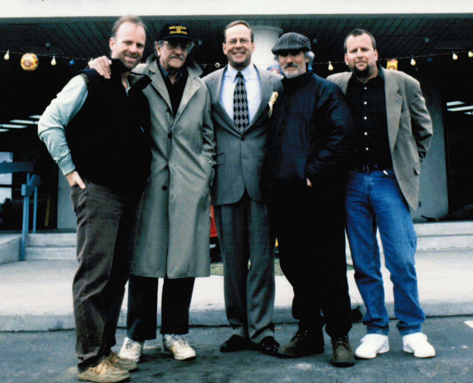 David Blocker, Kurt Vonnegut, Bruce Willis, Alan Rudolph and David Willis on set of 