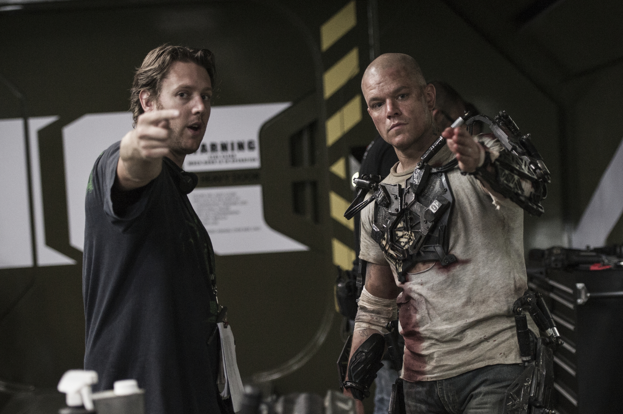 Matt Damon and Neill Blomkamp in Eliziejus (2013)