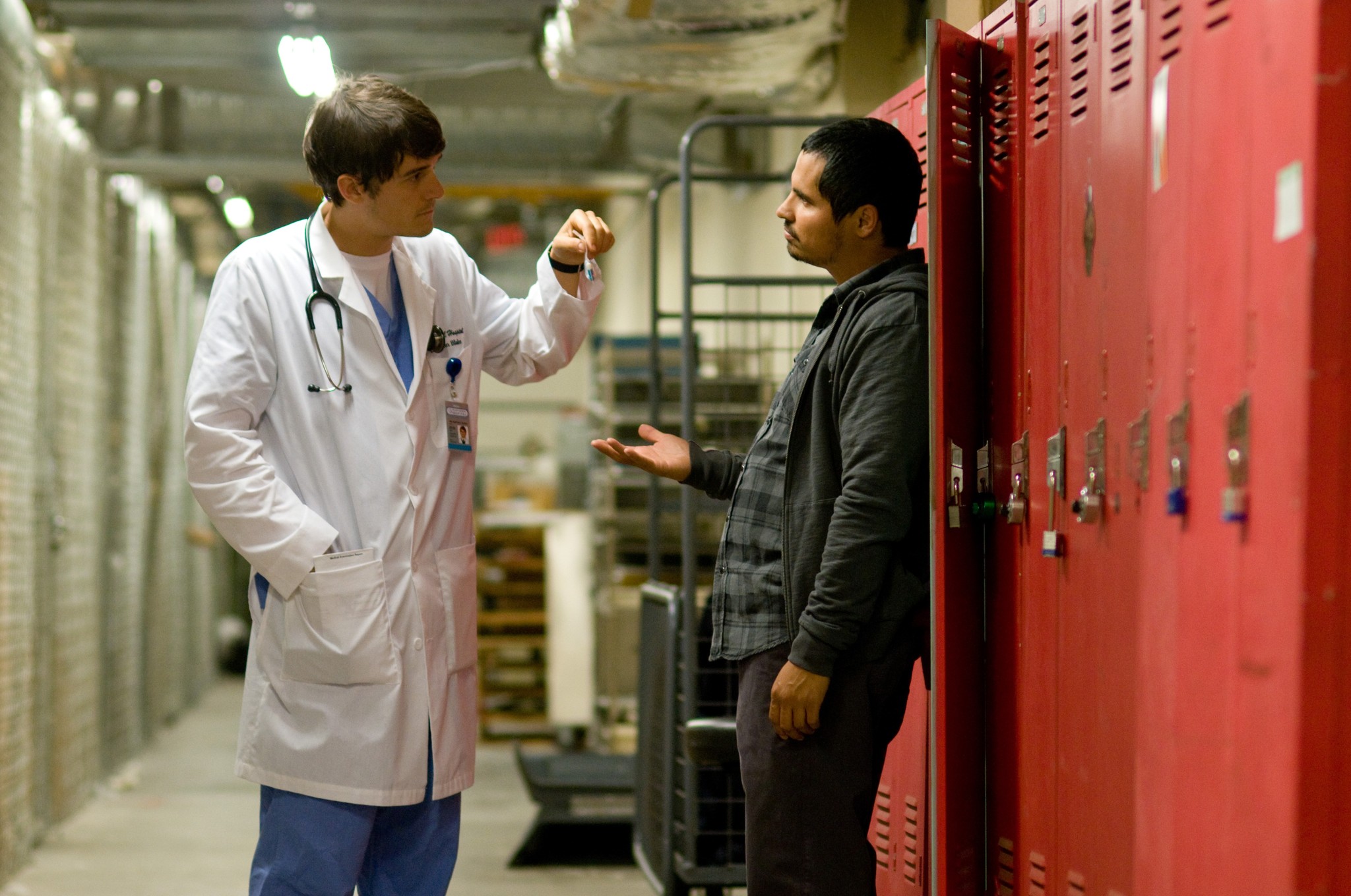 Still of Orlando Bloom and Michael Peña in The Good Doctor (2011)