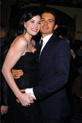 Liv Tyler and Orlando Bloom at event of Ziedu Valdovas: Karaliaus sugrizimas (2003)