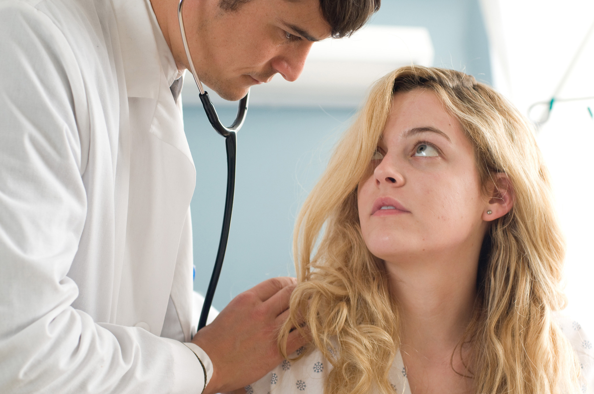 Still of Orlando Bloom and Riley Keough in The Good Doctor (2011)