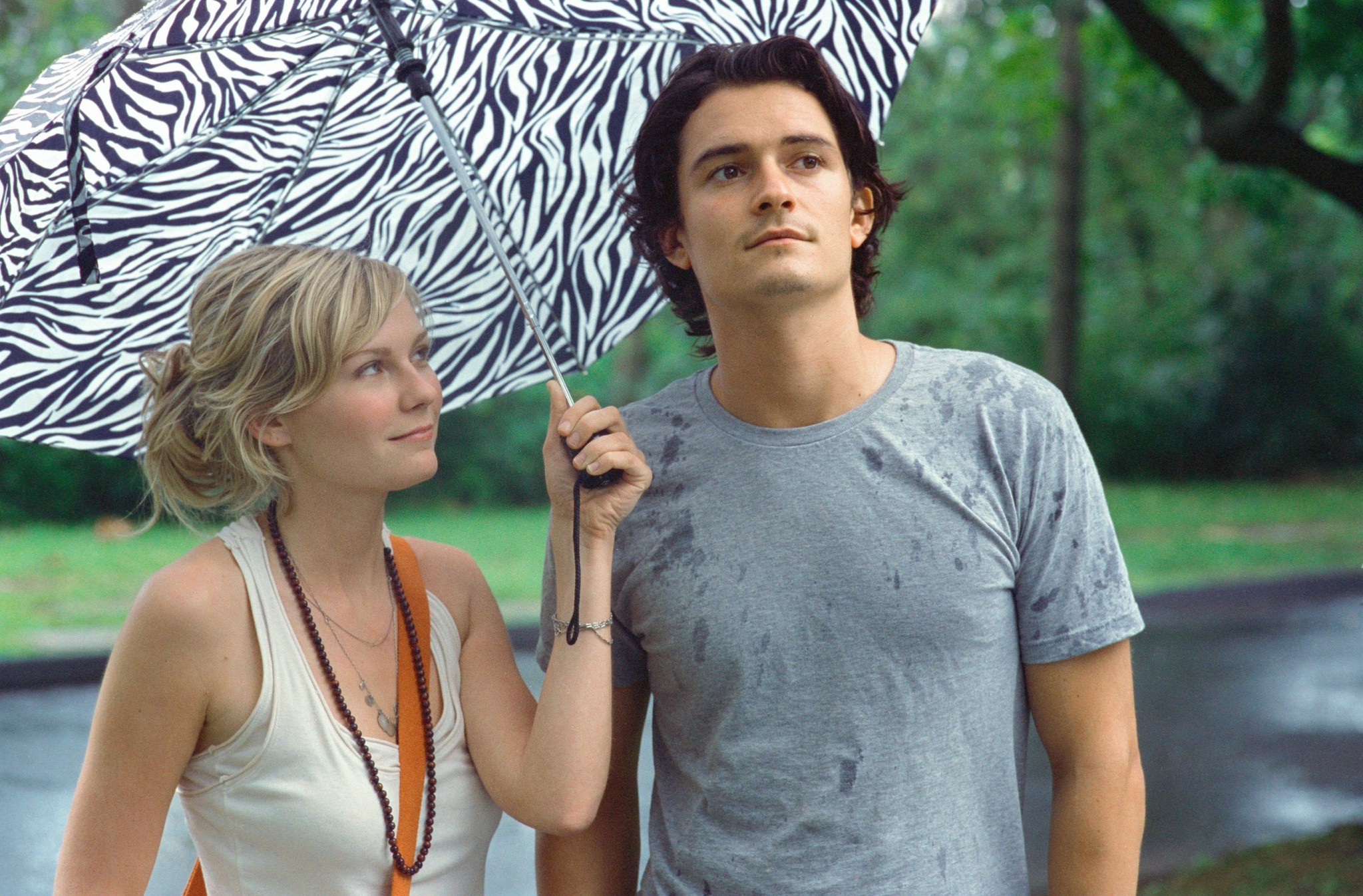 Still of Kirsten Dunst and Orlando Bloom in Elizabethtown (2005)