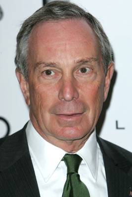 Michael Bloomberg at event of After the Sunset (2004)
