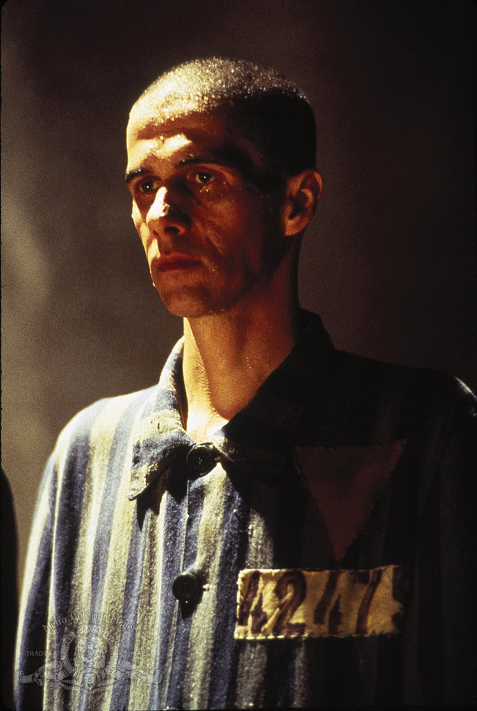 Still of Lothaire Bluteau in Bent (1997)